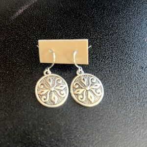 Super Cute!🖤Dangle Earrings. dress up or down.